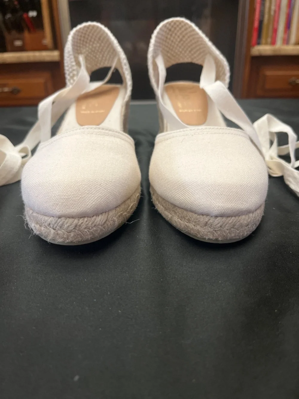 NWOT Cream Color Dalson Brand Espadrille Shoes With Ankle Ties.  Sz. 9.